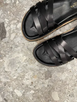 NIKKIE - Dame Sandal - Sort